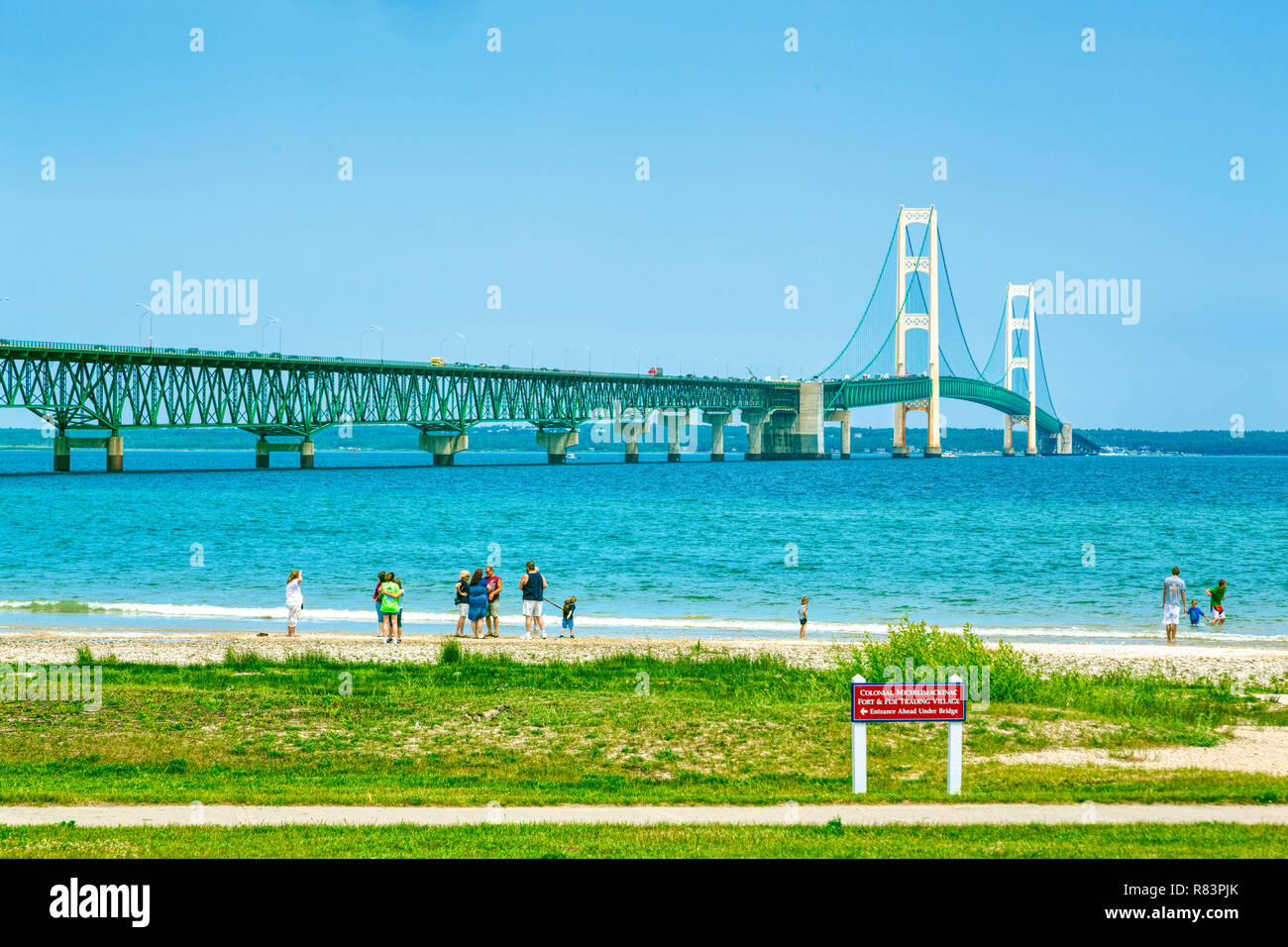 3 juillet 2013, MACKINAW CITY, MI : Ouvert en 1957, le 5 mile-long Mackinac Bridge est le 20ème plus long pont à travée principale. Banque D'Images