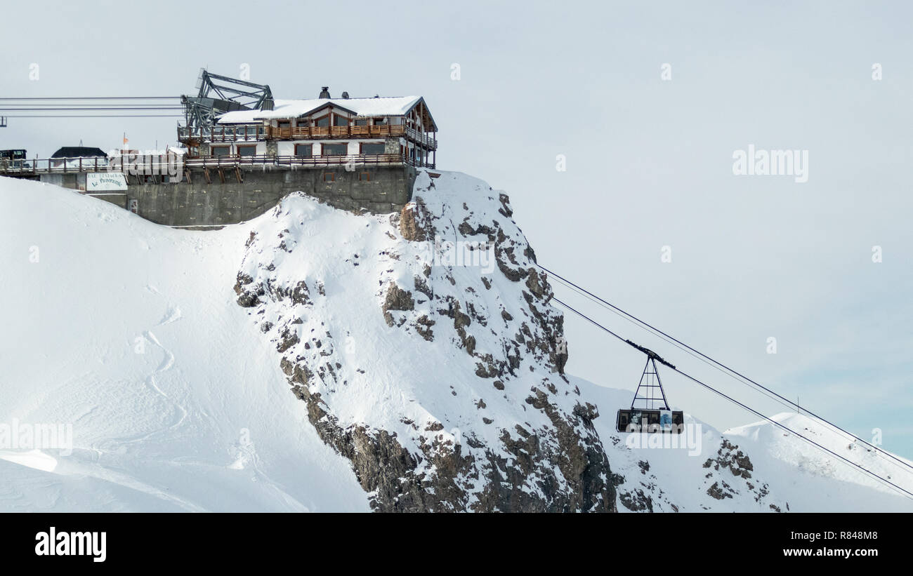 Courchevel Ski Les 3 Vallées Rhone Alpes Savoie France La Saulire funiculaire jusqu'au sommet à 2800 mt. 3 Vallées Alpes stations Banque D'Images