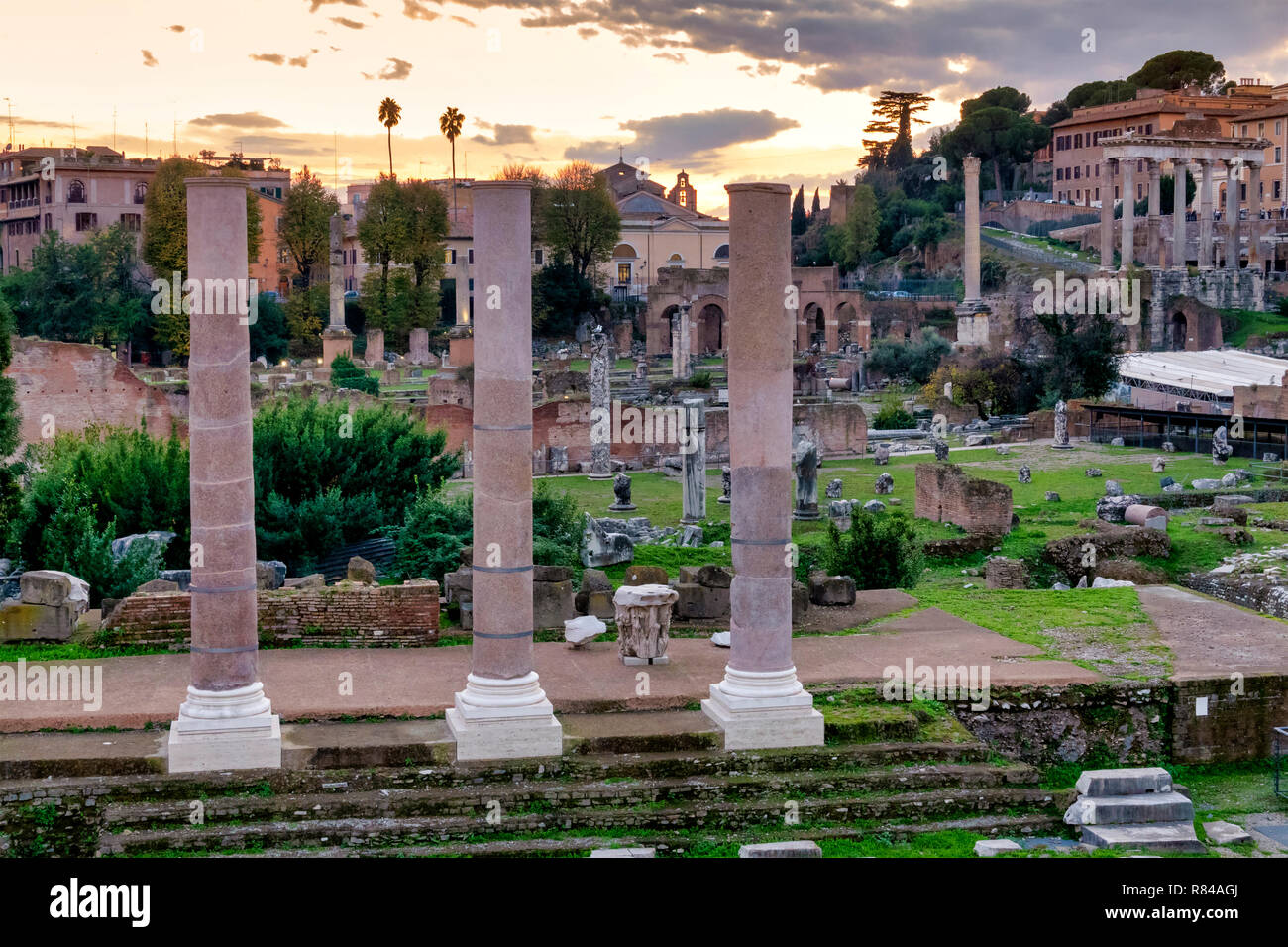 Forum romain au coucher du soleil, Rome, Italie Banque D'Images