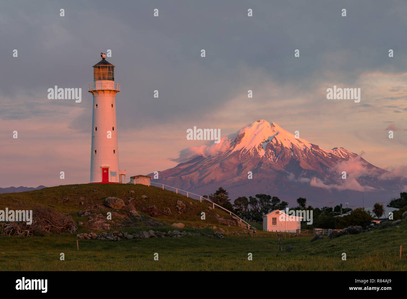 Le Mont Taranaki, phare de Cap Egmont, New Plymouth, île du Nord, Nouvelle-Zélande Banque D'Images