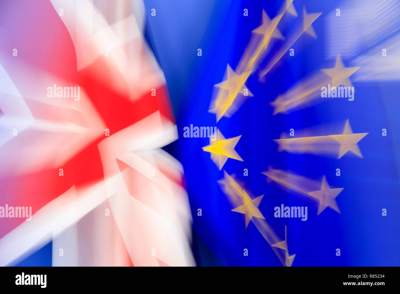 Belgique, Bruxelles le 2018/07/19 : UK's sortie de l'Union européenne, négociations, discussions Brexit. Et européenne drapeau anglais *** *** légende locale Banque D'Images