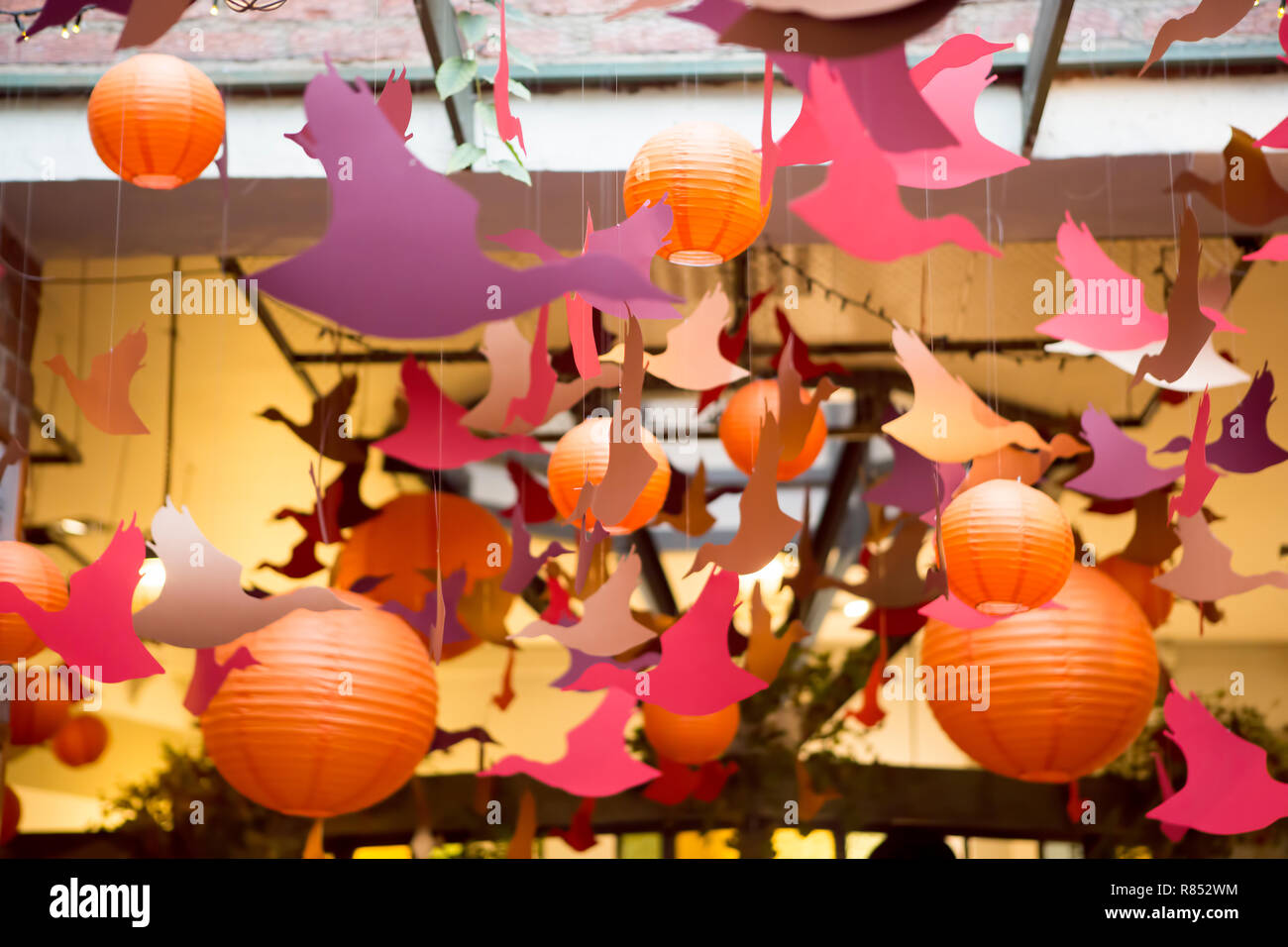 Lanternes orange et papier décoration Halloween Banque D'Images