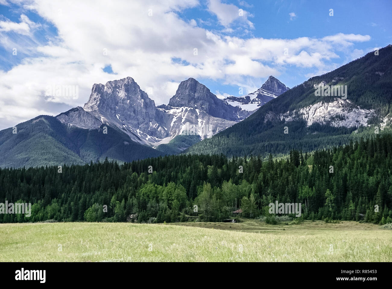 Une vue sur les trois Sœurs à la montagne jusqu'à l'​Trail. Banque D'Images