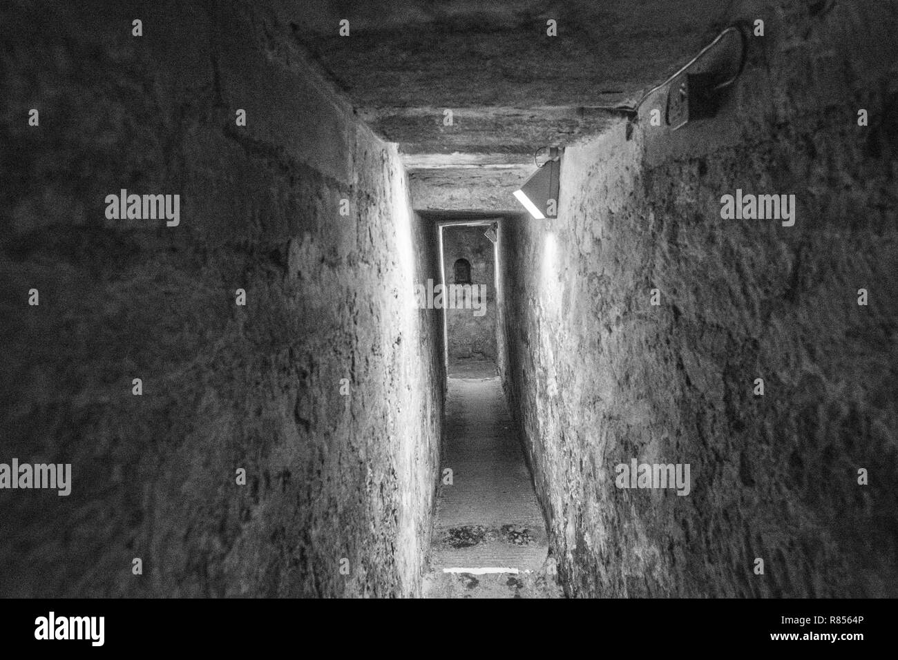 Un tunnel sombre et mystérieux sous la cathédrale de Ripon, Yorkshire, UK Banque D'Images