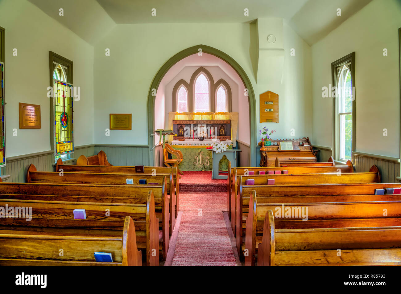 L'église anglicane All Saints sanctuaire intérieur près de Clanwilliam, Manitoba, Canada. Banque D'Images