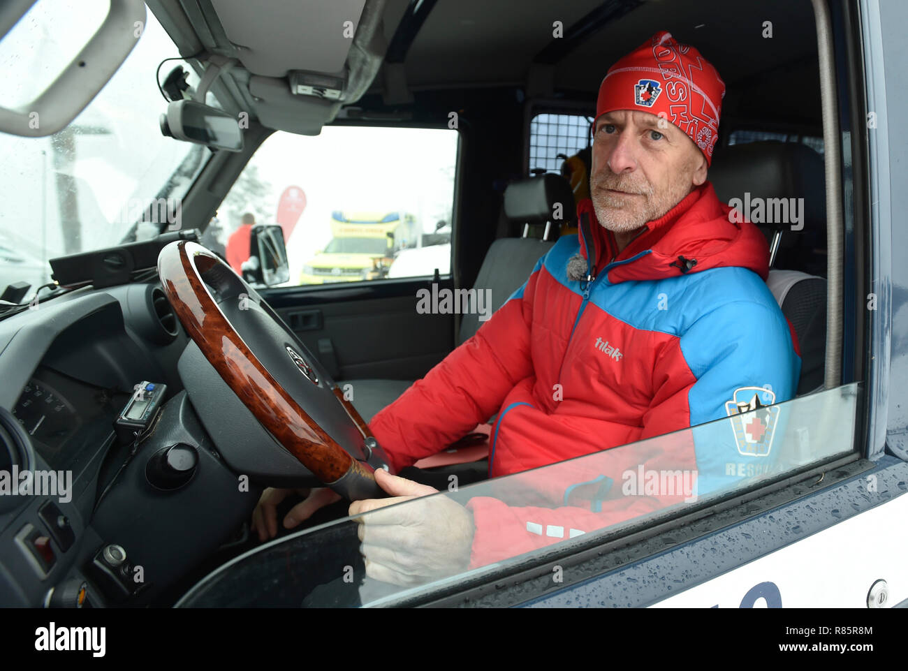 La République tchèque (d'urgence) Zachranka app par lesquels les gens peuvent appeler l'aide a été lancé dans la montagne slovaque et est connecté à la Mountain Rescue service, les travailleurs d'urgence ont déclaré lors de l'introduction elle à Novy Hrozenkov à la frontière tchécoslovaque le Mercredi, Décembre 12, 2018. Ils disent que l'un des plus grands avantages est que l'application permet de localiser son utilisateur, ce qui est particulièrement utile dans les montagnes. L'application a été lancée en République tchèque en 2016 et a près de 800 000 utilisateurs avec plus de 12 300 appels d'urgence cette année jusqu'à présent. Il rassemble les services d'urgence, t Banque D'Images