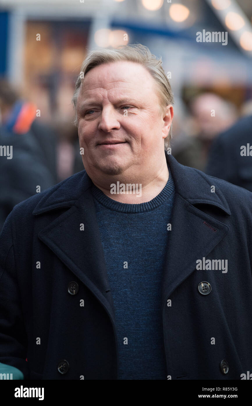 Muenster, Deutschland. Dec 11, 2018. Axel PRAHL (joue le commissaire Frank Thiel), Half-length portrait, portrait, pour le tournage de la scène de crime scene Muenster 'alors le meurtrier est à la porte", le 11.12.2018, l'utilisation de crédit dans le monde entier | : dpa/Alamy Live News Banque D'Images