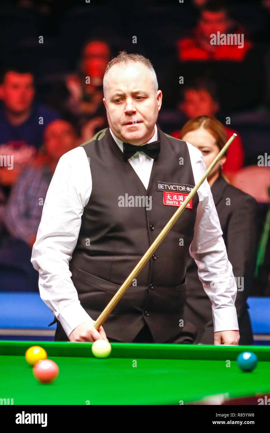 Glasgow, Ecosse, Royaume-Uni. 13 Décembre, 2018. John Higgins (SCO) Vs Yan Bingtao (RCS) dans une course à 4 images pour une place dans le 4ème tour attirer des BetVictor Scottish Open Snooker Championship, Emirates Arena, Glasgow. Crédit : Colin Poultney/Alamy Live News Banque D'Images