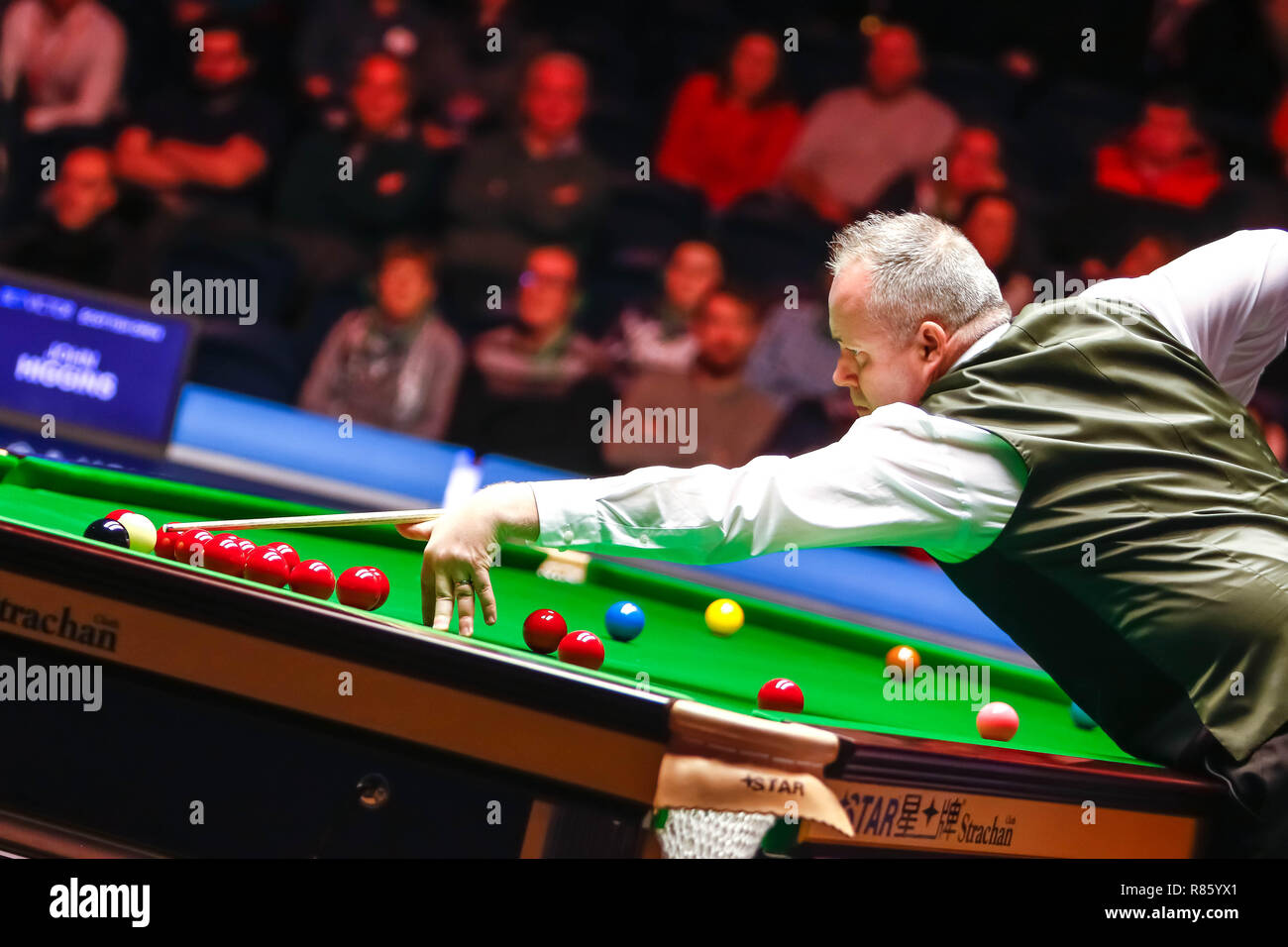 Glasgow, Ecosse, Royaume-Uni. 13 Décembre, 2018. John Higgins (SCO) Vs Yan Bingtao (RCS) dans une course à 4 images pour une place dans le 4ème tour attirer des BetVictor Scottish Open Snooker Championship, Emirates Arena, Glasgow. Crédit : Colin Poultney/Alamy Live News Banque D'Images