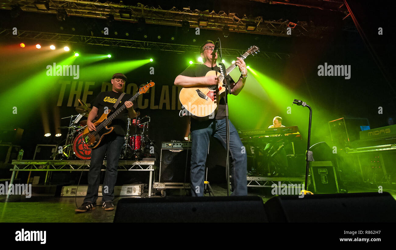 Motherwell, Ecosse, Royaume-Uni. 13 Décembre, 2018. Les Proclaimers Charlie et Craig Reid, de concert au Civic Center Concert Hall, Motherwell, Ecosse, Royaume-Uni. Crédit : Stuart Westwood/Alamy Live News Banque D'Images