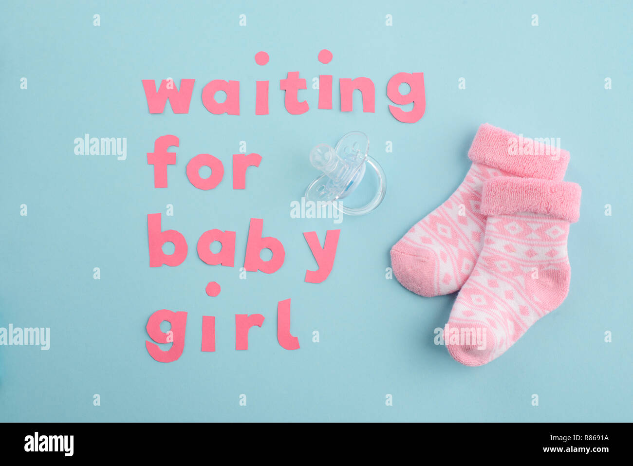 L Attente Pour Bebe Fille Photo Stock Alamy