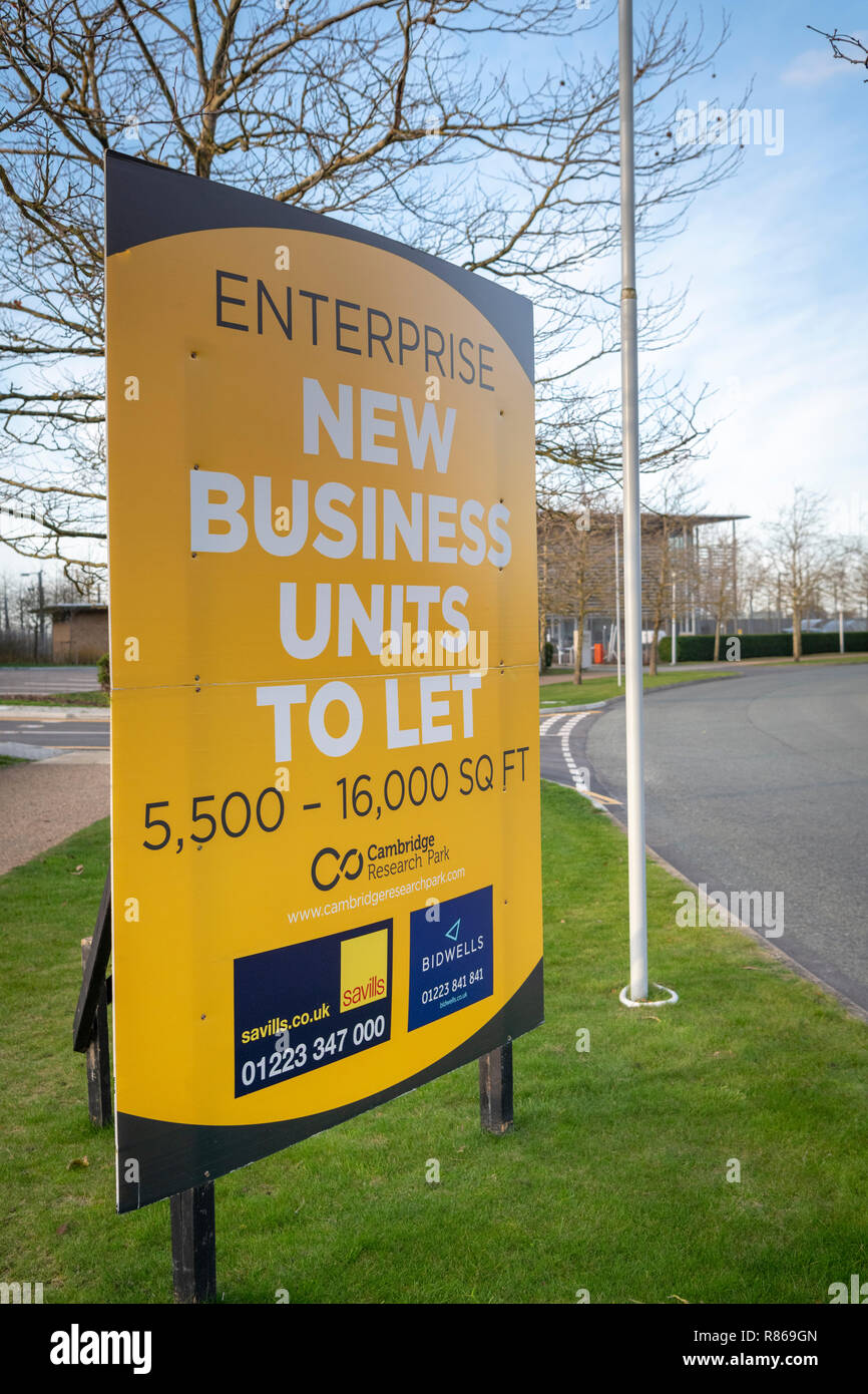 Un signe de la publicité nouvelles unités commerciales pour laisser au Cambridge Research Park Waterbeach Cambridgeshire UK bu Enterprise Banque D'Images