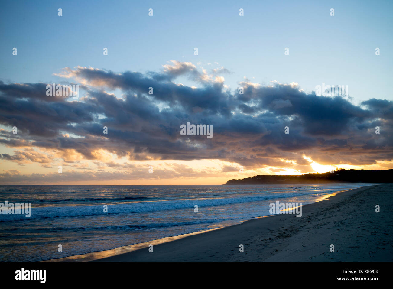 Lever du soleil au-dessus de Point Lookout, North Stradbroke Island, Queensland, Australie Banque D'Images