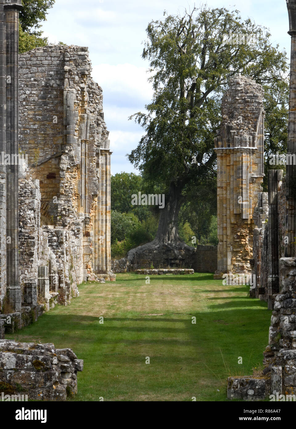 Les ruines de l'abbaye de Bayham datant du xiiie au xve siècle. Peu de Bayham, Tunbridge Wells, Kent, UK. Banque D'Images