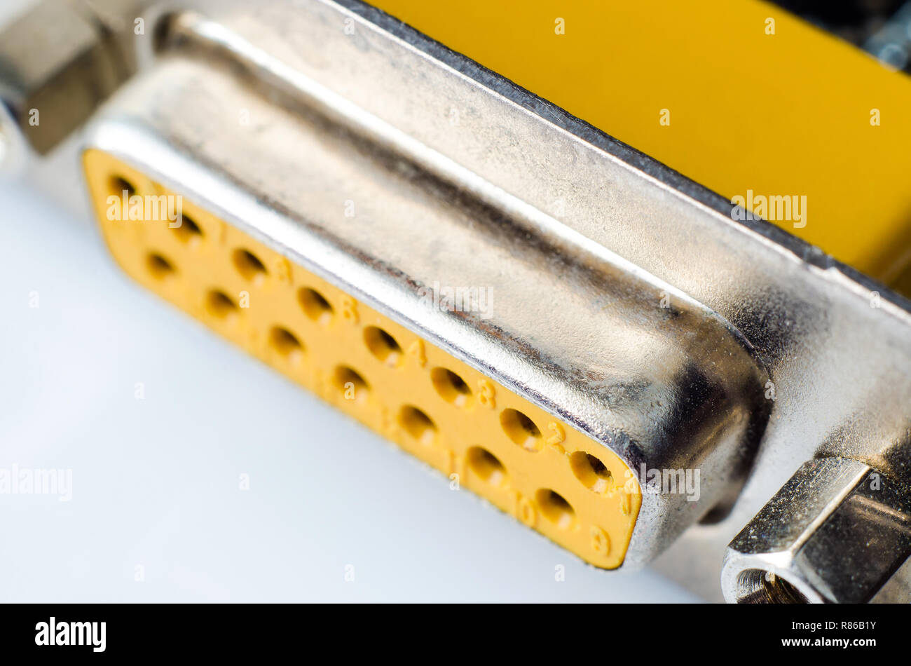 Carte son ordinateur jaune macro port Banque D'Images