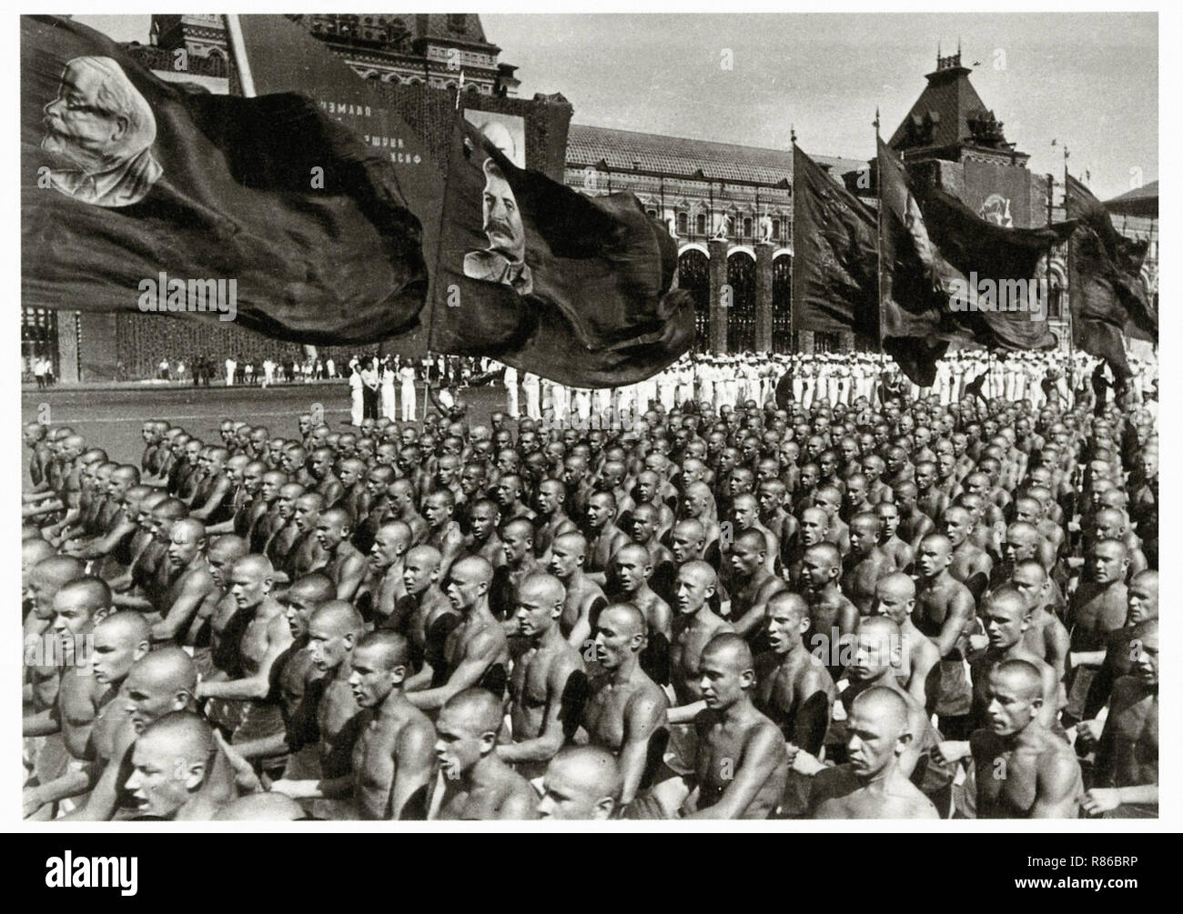 Défilé de la culture physique à la place Rouge 1930 - Affiche publicitaire ancienne Banque D'Images