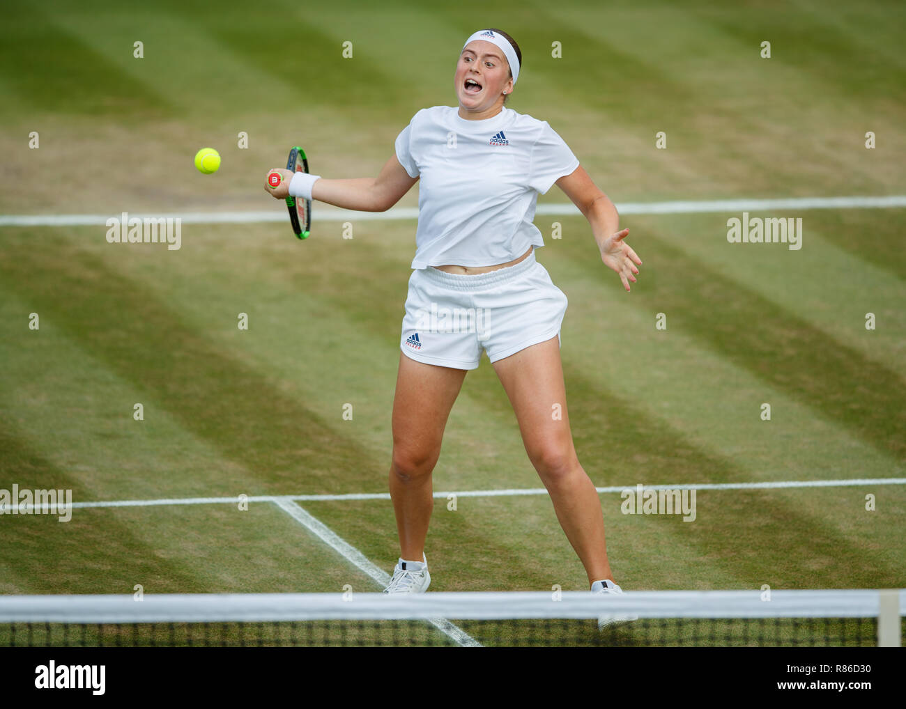 Jelena Ostapenko de Lettonie en action pendant le tournoi de Wimbledon 2018 Banque D'Images