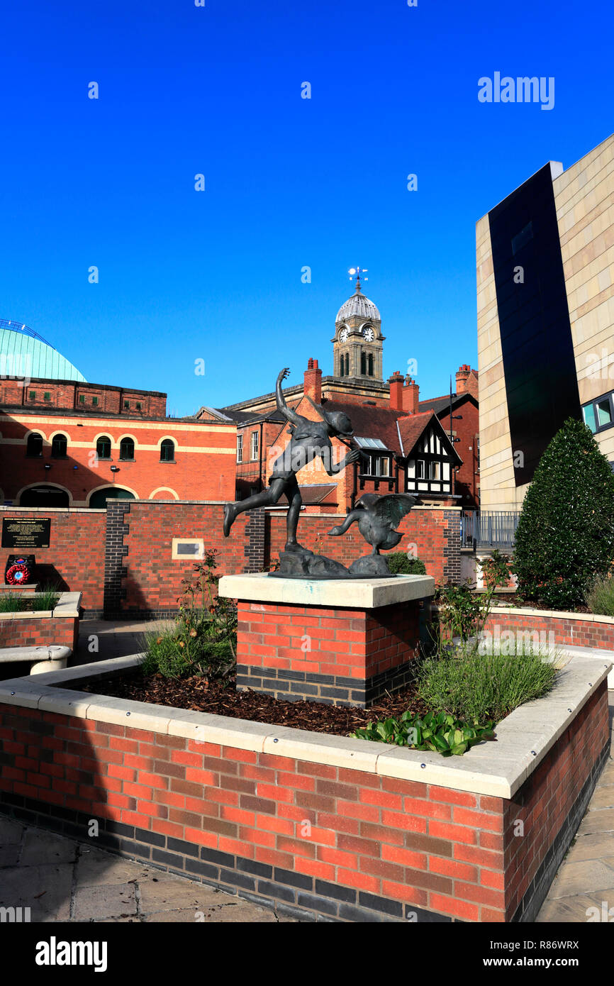 Le Quad Arts Center et Sir Peter Hilton Memorial Gardens, le centre-ville de Derby, Derbyshire, Angleterre, Royaume-Uni Banque D'Images Le Quad Arts Center et Sir Peter Hilton Memorial Gardens, le centre-ville de Derby, Derbyshire, Angleterre, Royaume-Uni Banque D'Images