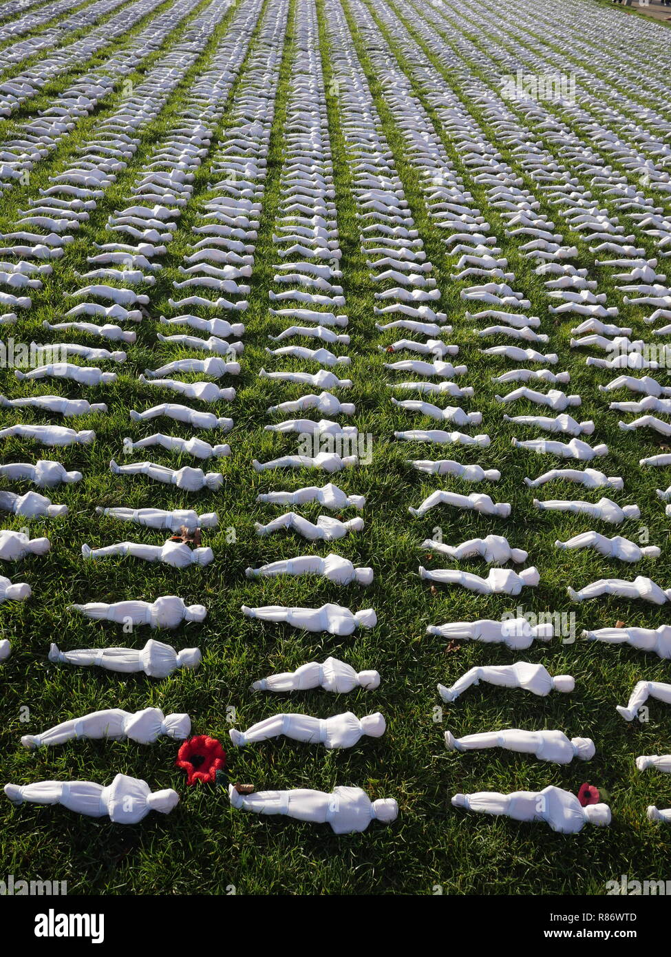 Linceul de la Somme, rend hommage aux victimes de la Première Guerre mondiale, par l'artiste Rob entendu dans le parc Queen Elizabeth, Stratford, London Banque D'Images