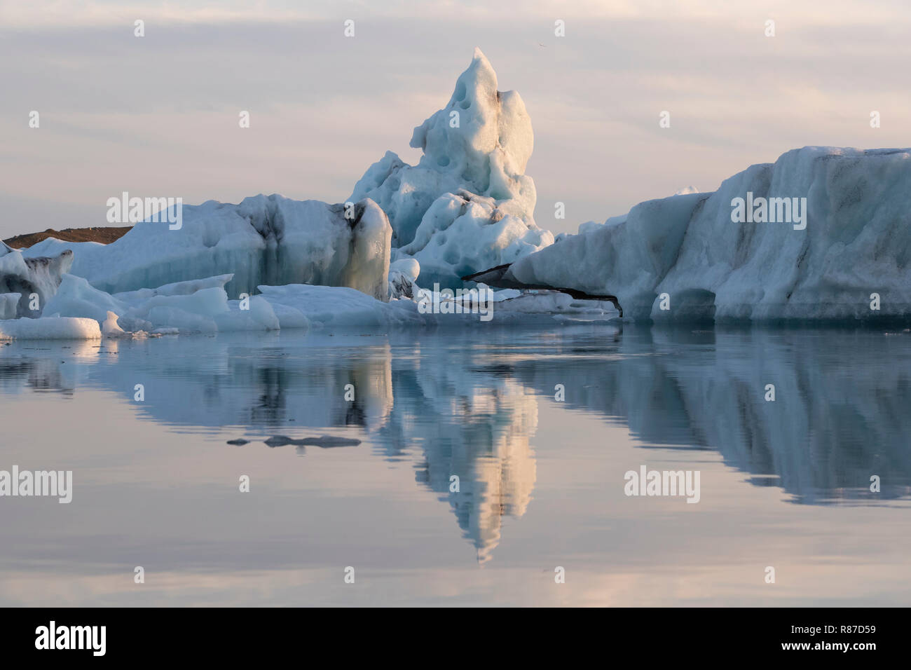 Les icebergs sous l'eau, le Lagon Jökulsárlón, au Sud Est de l'Islande Banque D'Images