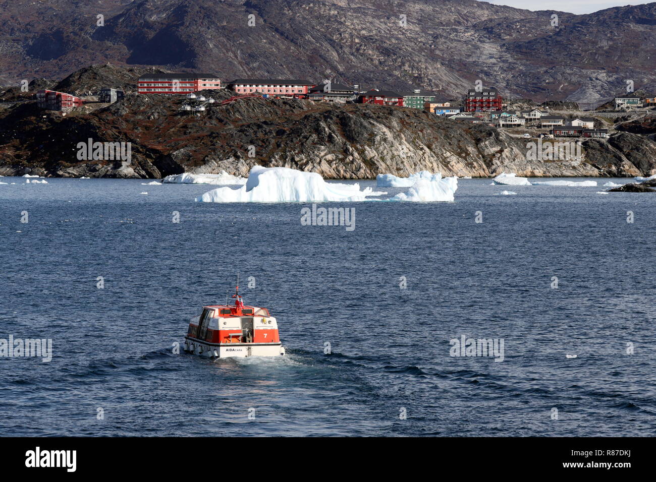 Danemark Ilulissat Tenderboot der AIDAcara auf dem Weg zum Anleger à Ilulissat Banque D'Images