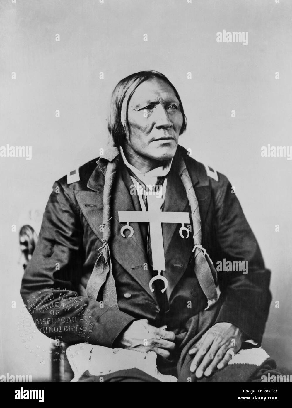 Les indiens Cheyenne, petite robe, assis, Portrait Photo Company National, début des années 1870 Banque D'Images