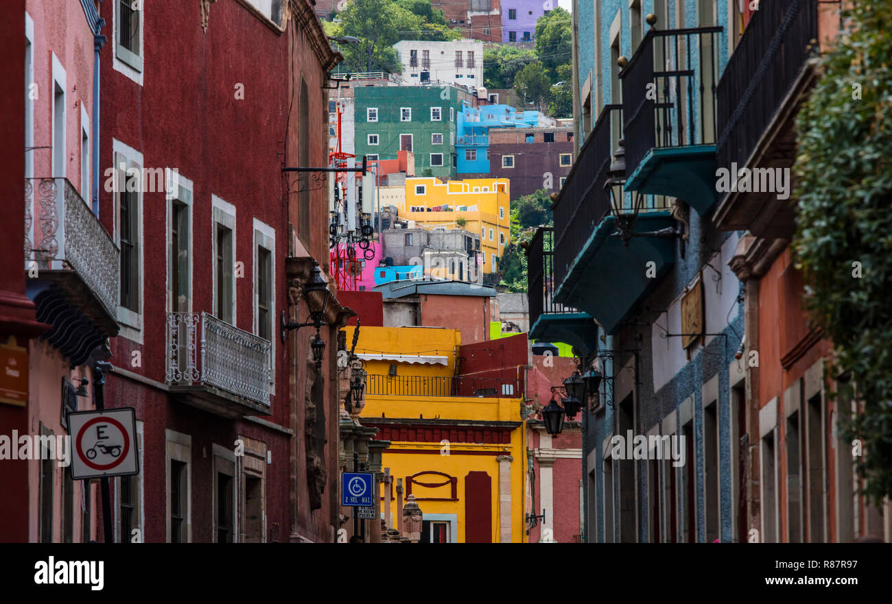 L'architecture de la ville historique de Guanajuato est connu pour ses couleurs vives - MEXIQUE Banque D'Images