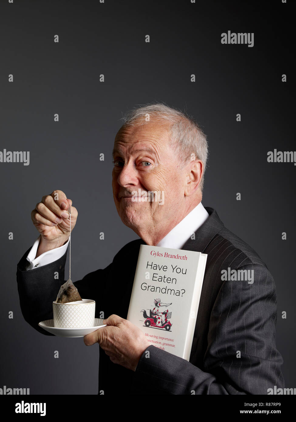 Gyles Brandreth au déjeuner littéraire Oldie 11/12/18, Simpson sur le Strand. Banque D'Images