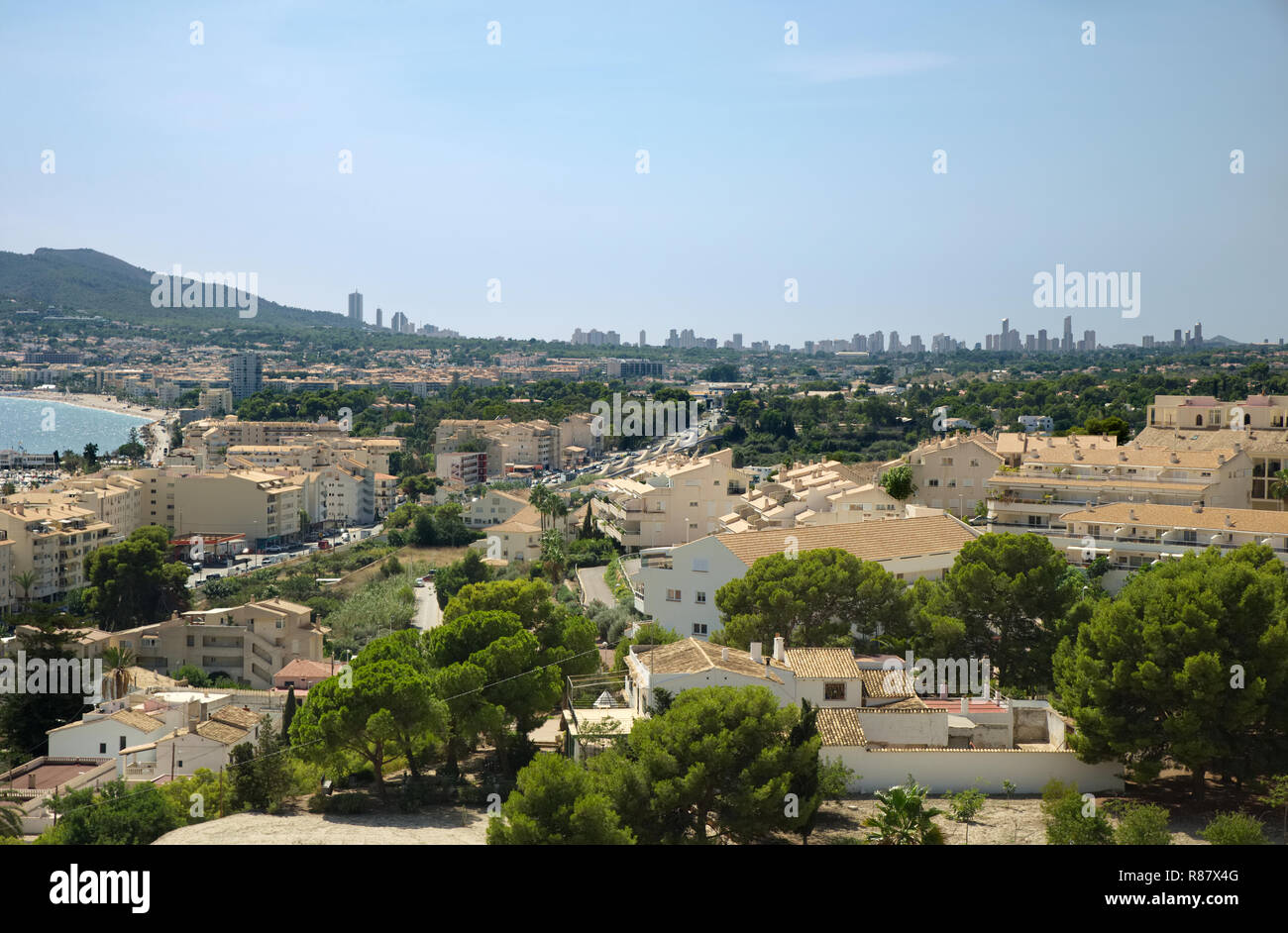 Avec l'Altea Benidorm skyline en arrière-plan, province d'Alicante, Espagne. Banque D'Images