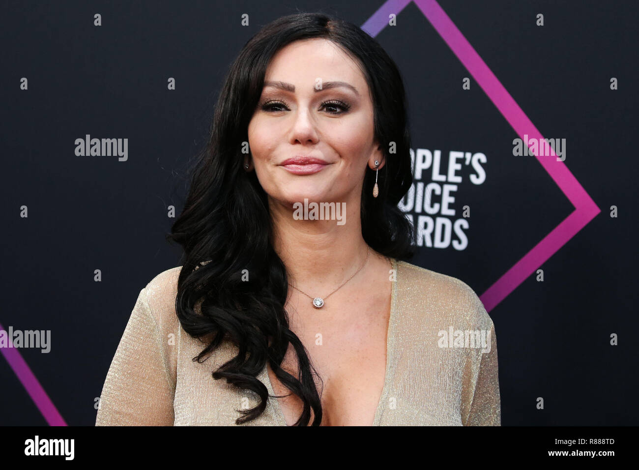 SANTA MONICA, LOS ANGELES, CA, USA - Le 11 novembre : JWoww (Jenni Farley, Jennifer Lynn Farley) portant une robe de chambre de la BC et chaussures Christian Louboutin arrive à la People's Choice Awards 2018 qui a eu lieu au Barker Hangar le 11 novembre 2018 à Santa Monica, Los Angeles, Californie, États-Unis. (Photo par Xavier Collin/Image Press Office) Banque D'Images