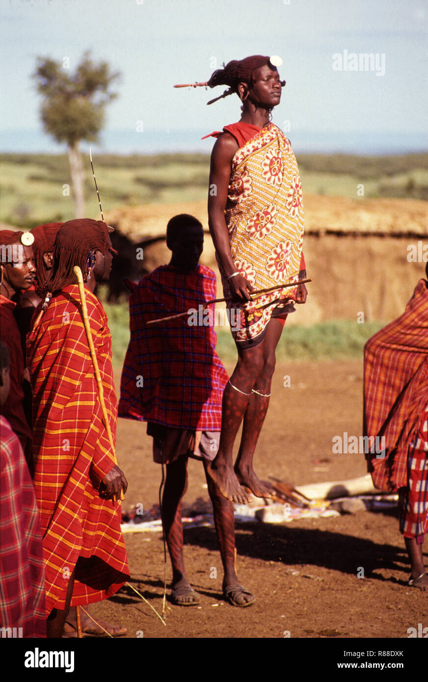 Masais sur un Sekeneni manyatta près de Gate, Masai Mara, Kenya Banque D'Images