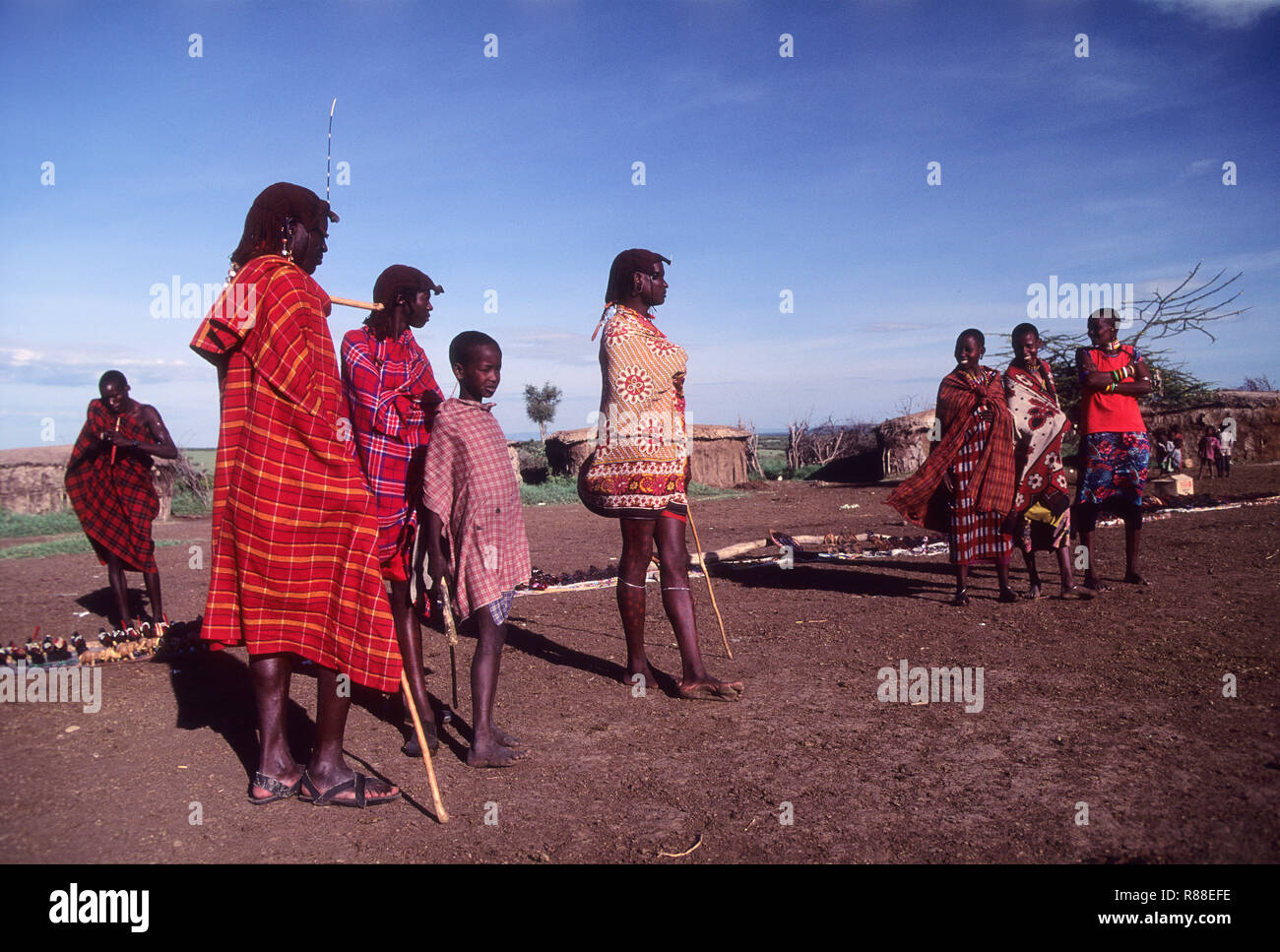 Masais sur un Sekeneni manyatta près de Gate, Masai Mara, Kenya Banque D'Images