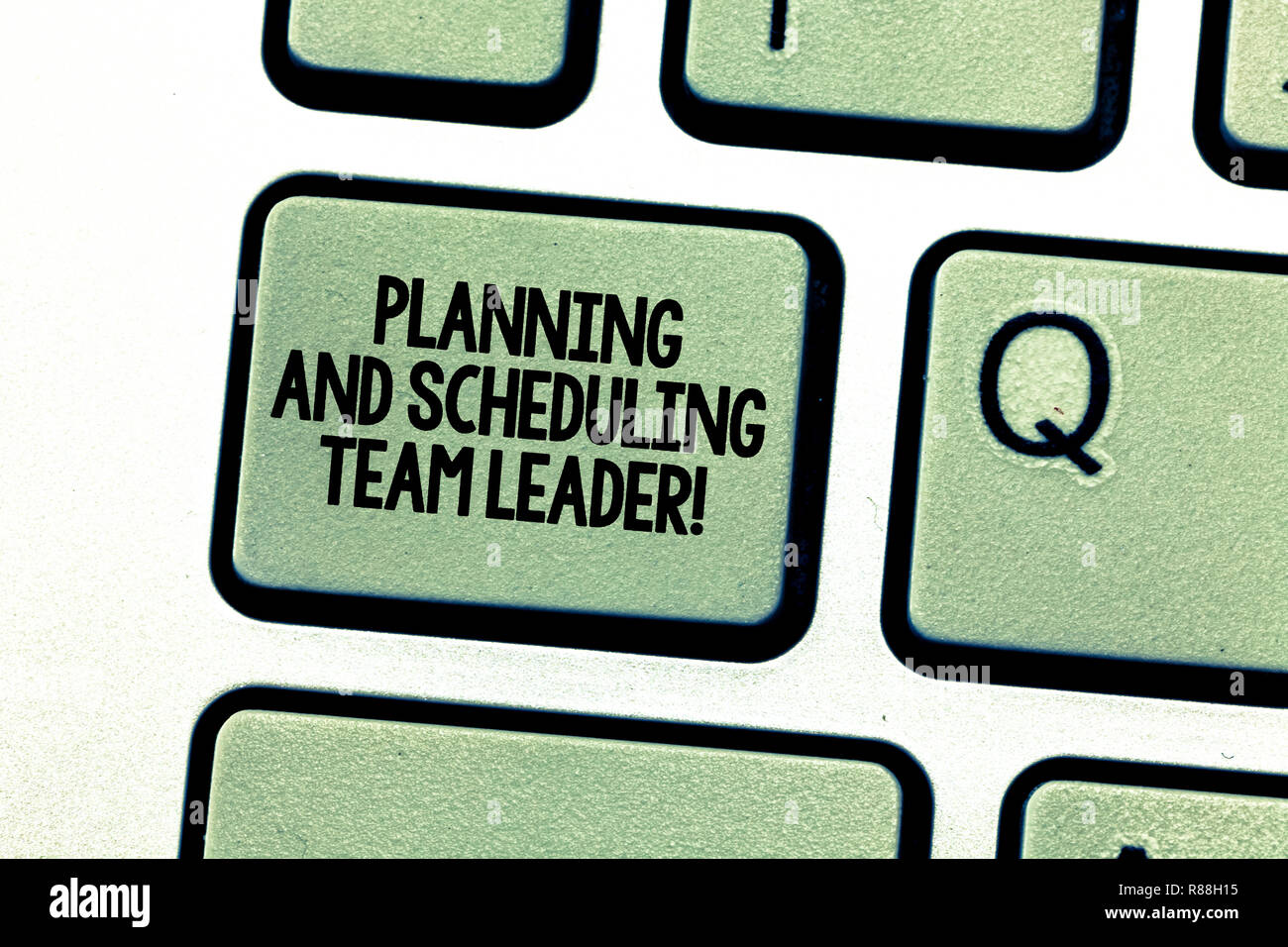 Texte de l'écriture l'écriture Planification et programmation de chef d'équipe. Projet sens Concept analysisagement business leadership touche clavier Intention de cr Banque D'Images