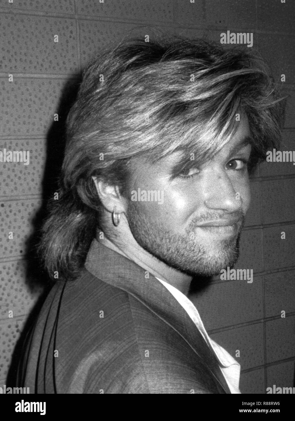 George Michael Dans Les Coulisses Du Gala Du 50e Anniversaire De La Motown Retourne A L Apollo Le 4 Mai 1985 A L Apollo Theater A New York Credit Walter Mcbride Mediapunch Photo George Michael Dans Les Coulisses Du Gala Du 50e Anniversaire De La Motown Retourne A L Apollo Le 4 Mai 1985 A L Apollo Theater A New York Credit Walter Mcbride Mediapunch Photo