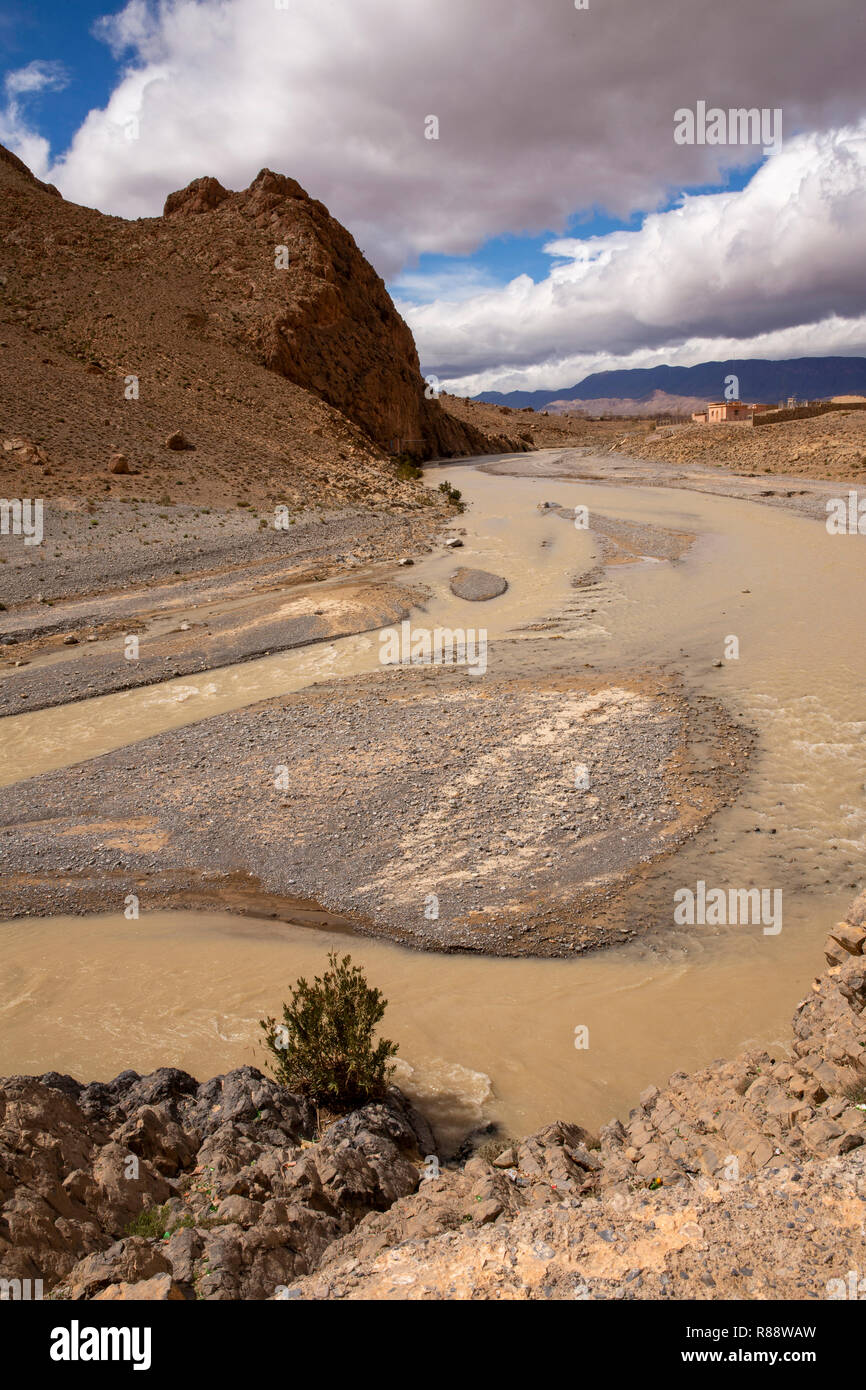 Le Maroc, Hamat Moulay Ali Cherif, Oued Zis, fleuve de la rivière Ziz Ziz dans gorge Banque D'Images