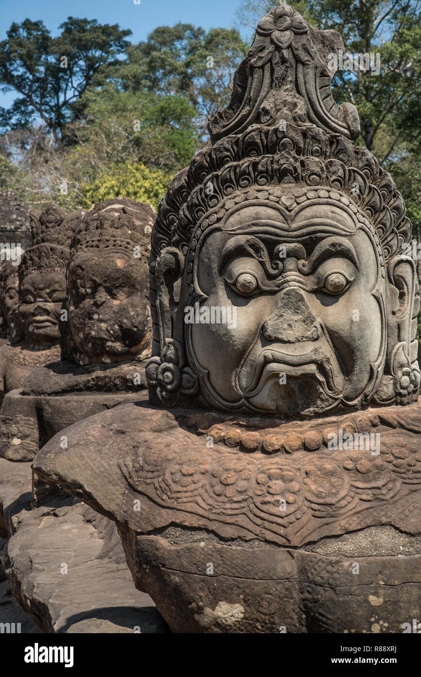 Cette statue antique n'a pas de nez, Angkor Wat, au Cambodge Banque D'Images