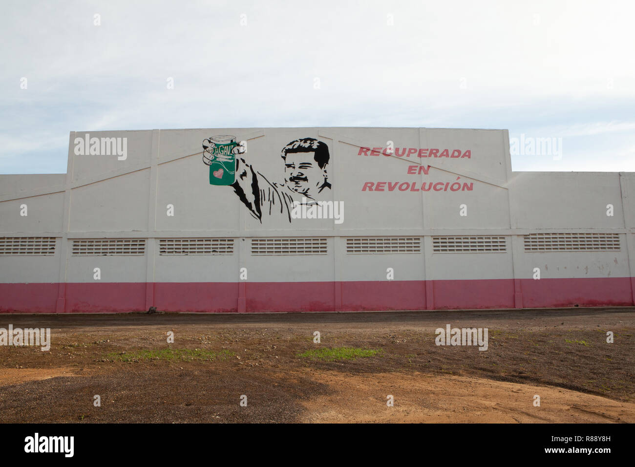 Façade de conserverie de sardines avec publicité, Cumana, Venezuela, Amérique du Sud Banque D'Images