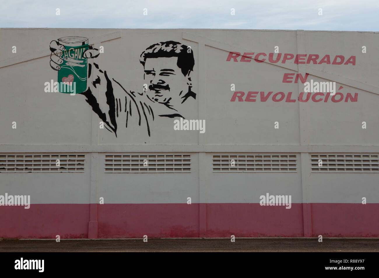 Façade de conserverie de sardines avec publicité, Cumana, Venezuela, Amérique du Sud Banque D'Images