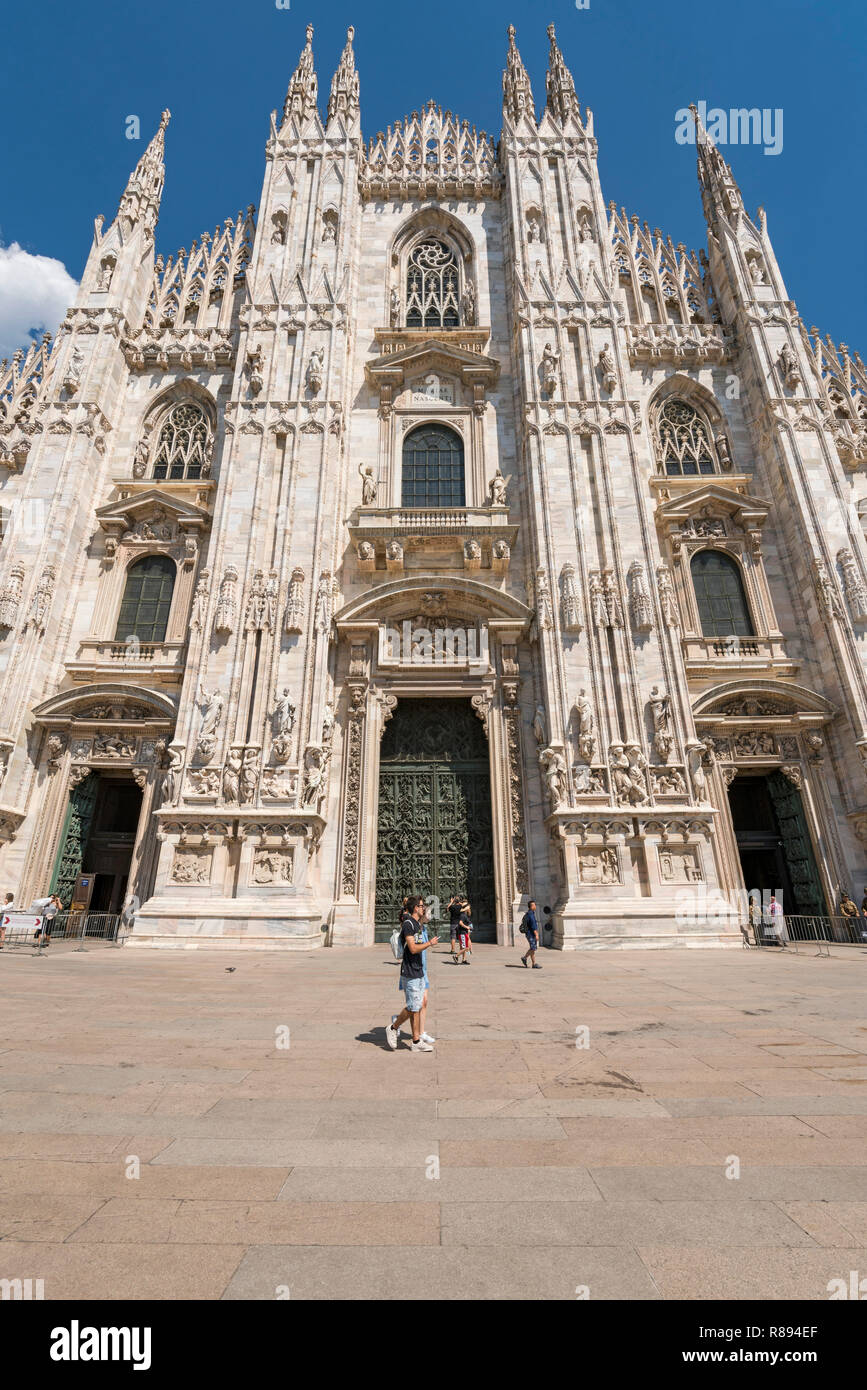Vue verticale de la cathédrale de Milan à Milan, Italie. Banque D'Images