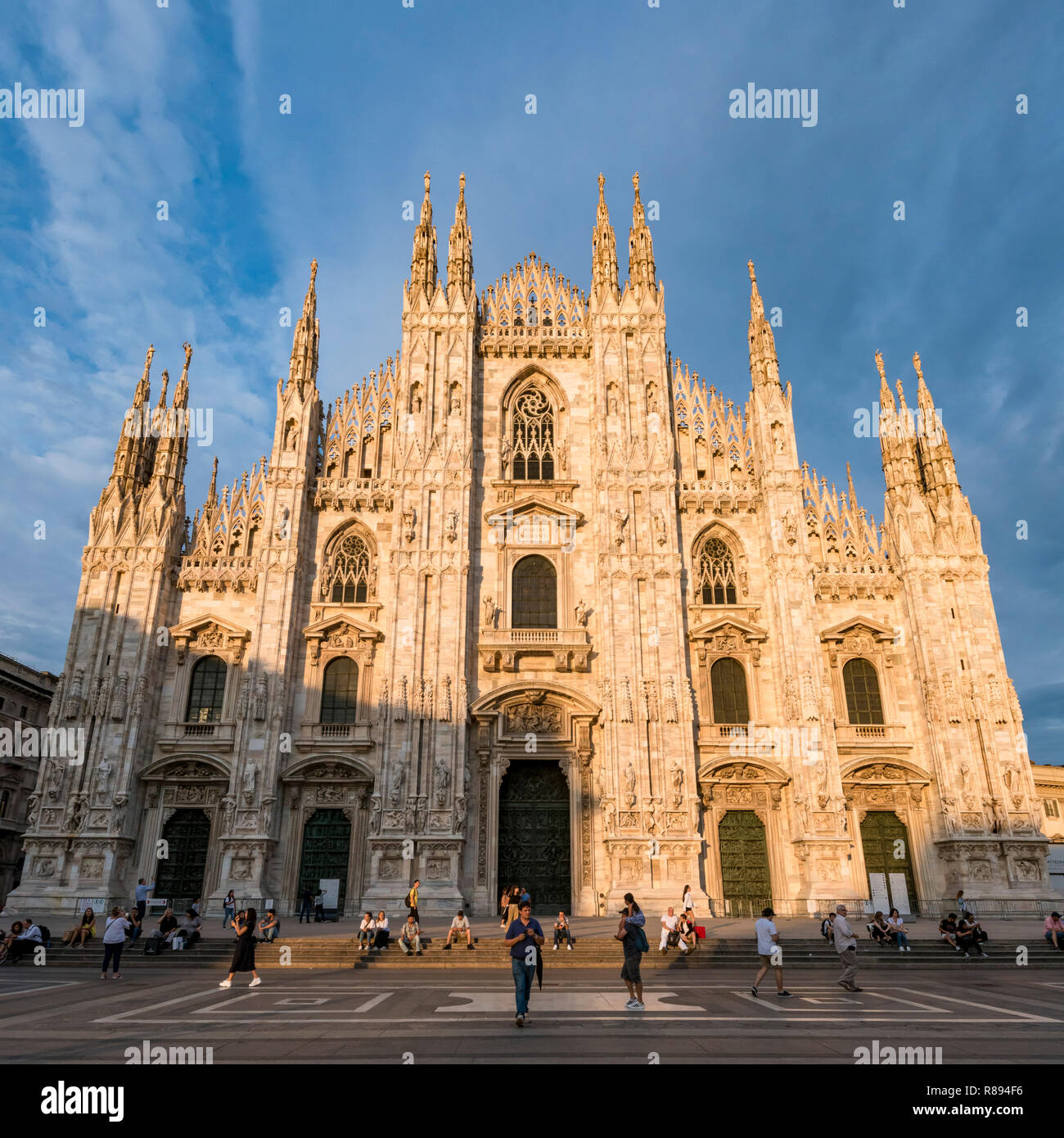 Vue sur place de la cathédrale de Milan à Milan, Italie. Banque D'Images