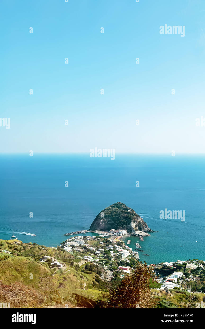 Vue supérieure de Sant'Angelo dans l'île de Ischia, Italie Banque D'Images
