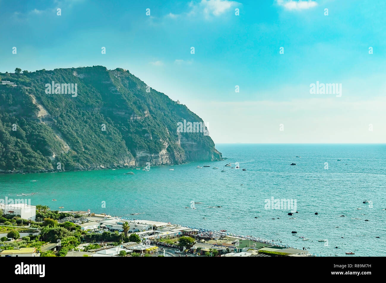 Vue supérieure de Sant'Angelo dans l'île de Ischia, Italie Banque D'Images