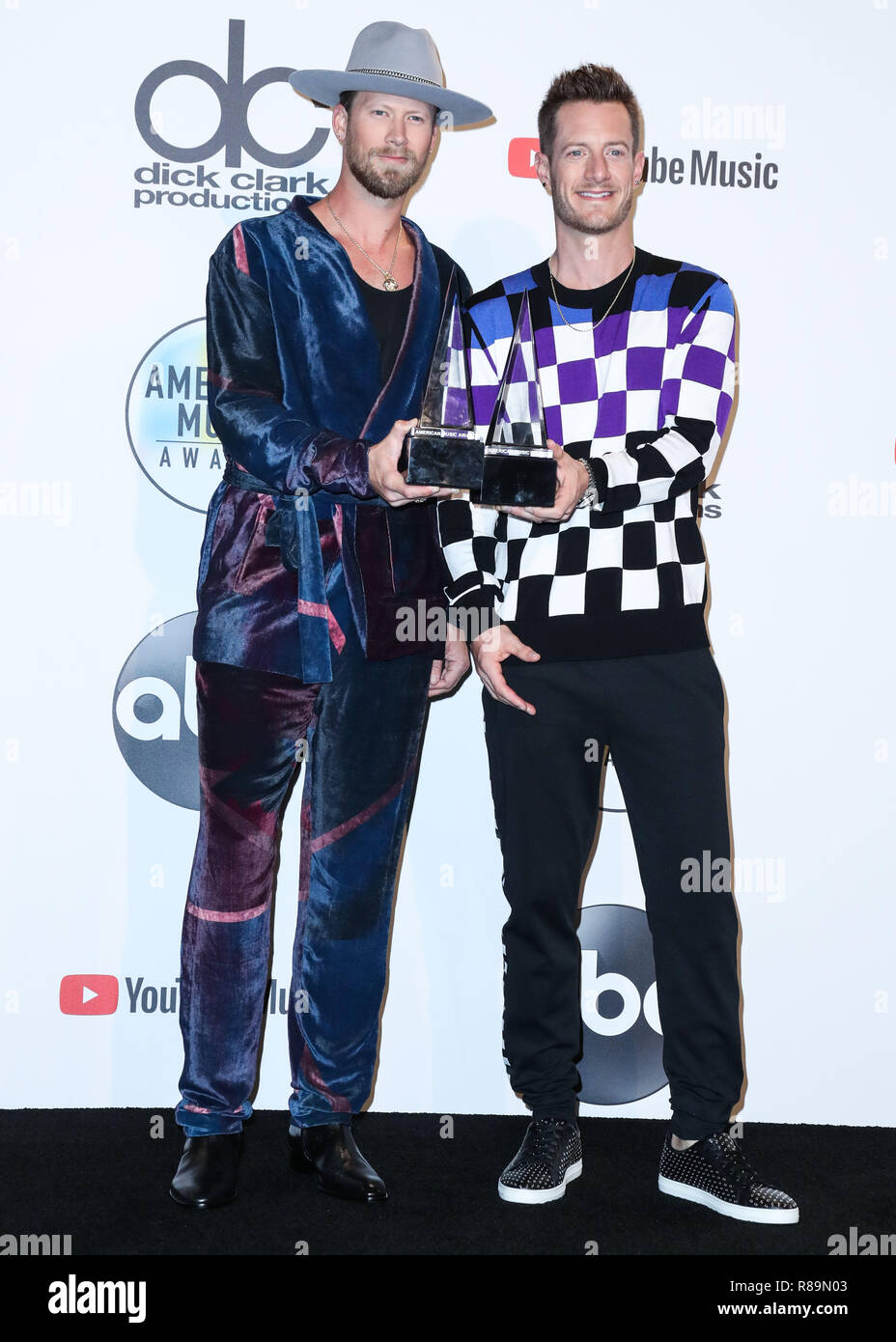 LOS ANGELES, CA, USA - 09 OCTOBRE : Tyler Hubbard, Brian Kelley, Floride Géorgie Ligne dans la salle de presse à l'American Music Awards 2018 qui a eu lieu au Théâtre Microsoft L.A. Vivre le 9 octobre 2018 à Los Angeles, Californie, États-Unis. (Photo par Xavier Collin/Image Press Office) Banque D'Images