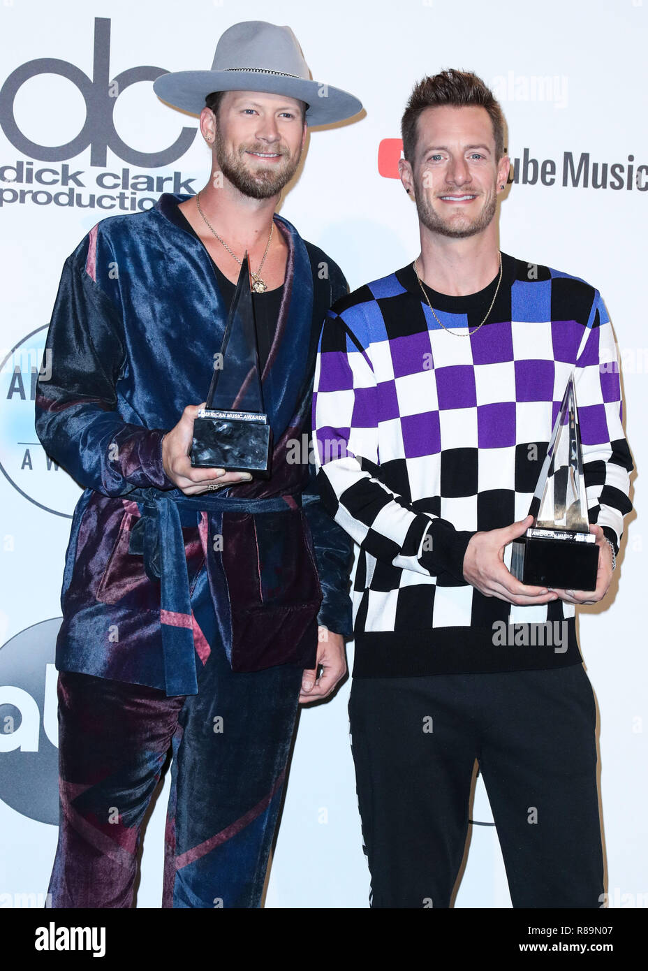 LOS ANGELES, CA, USA - 09 OCTOBRE : Tyler Hubbard, Brian Kelley, Floride Géorgie Ligne dans la salle de presse à l'American Music Awards 2018 qui a eu lieu au Théâtre Microsoft L.A. Vivre le 9 octobre 2018 à Los Angeles, Californie, États-Unis. (Photo par Xavier Collin/Image Press Office) Banque D'Images