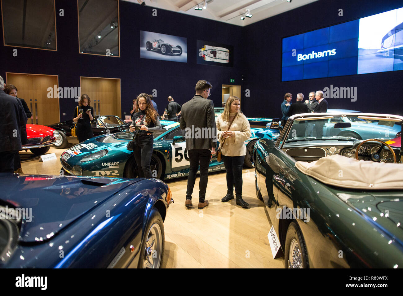 Bonhams inaugurale accueille "Les femmes dans l' automobile panel de discussion avec Amy Shore, Elspeth Beard, Amelia Lewis et Jamie Chadwick, Bonhams, Bond Street, UK Banque D'Images