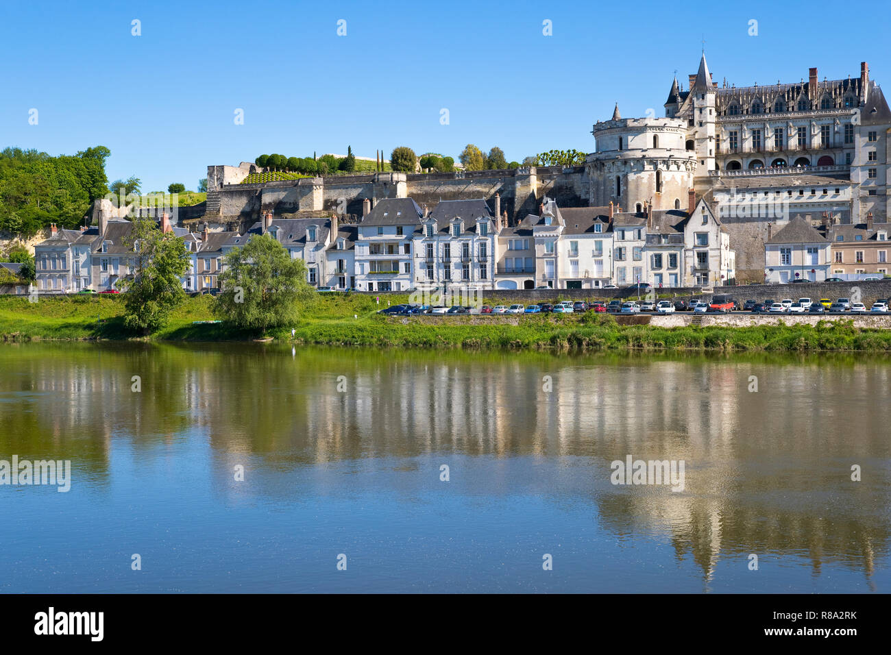 Sur les rives de la Loire avec le Château d'Amboise, Amboise, France Banque D'Images