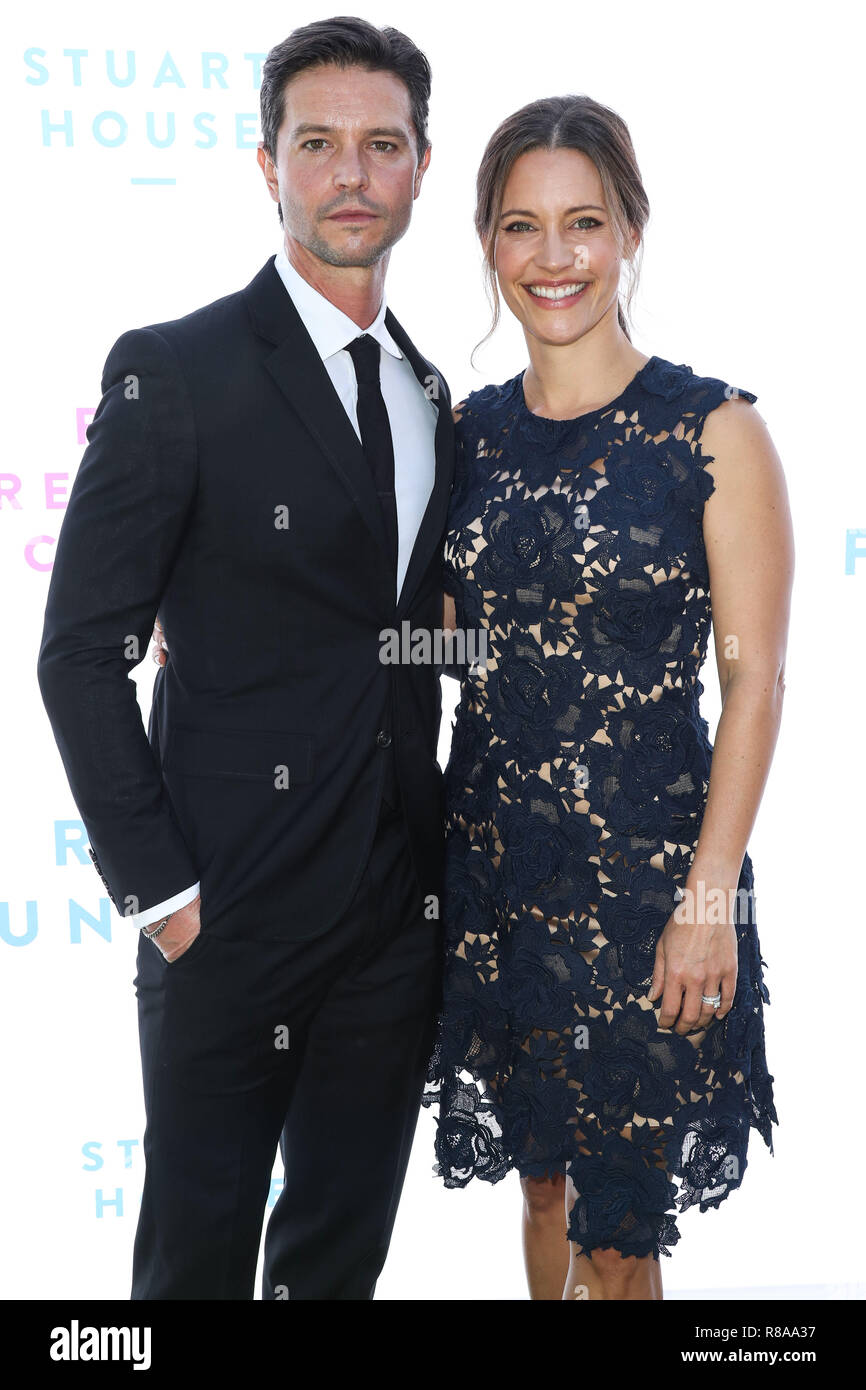 BEVERLY HILLS, LOS ANGELES, CA, États-Unis - OCTOBRE 07 : Jason Behr et KaDee Strickland arrivent au brunch annuel 2018 de la Fondation R8pe au profit du R8pe Treatment Center et de Stuart House au Santa Monica-UCLA Medical Center qui se tient au Ron Burkle's Green acres Estate le 7 octobre 2018 à Beverly Hills, Los Angeles, Californie, États-Unis. (Photo de Xavier Collin/image Press Agency) Banque D'Images