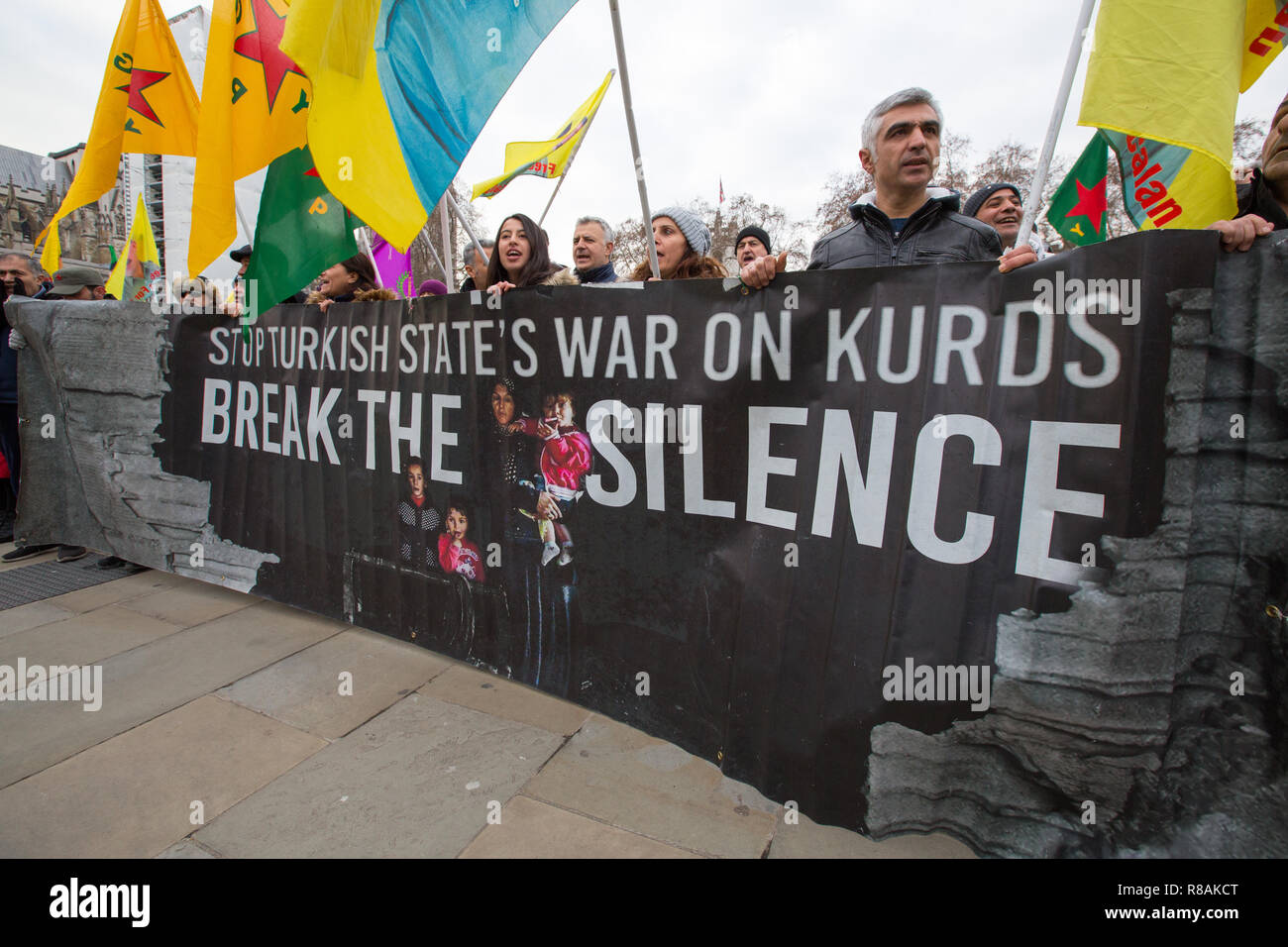 Londres, Royaume-Uni. 14 décembre 2018. Manifestants devant le Parlement kurde montrer leur solidarité avec ceux qui sont en grève de la faim comme Leyla Guven crédit : George Cracknell Wright/Alamy Live News Banque D'Images