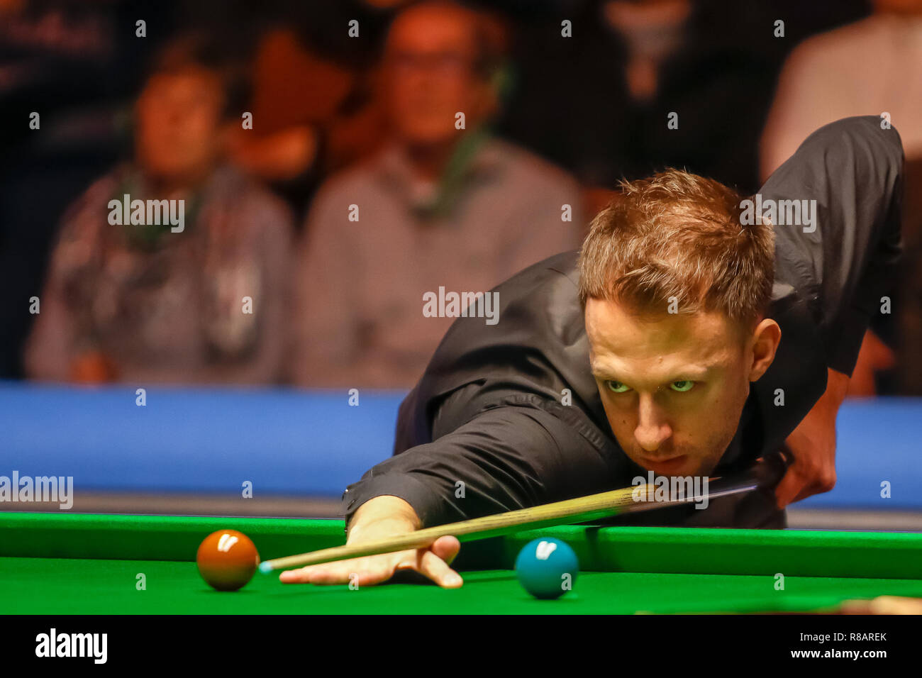 Glasgow, Ecosse, Royaume-Uni. 14 décembre 2018. Quart de finale de la série BetVictor Accueil ONU Open écossais où Stuart Carrington prend sur Judd Trump à l'Emirates Arena, Glasgow. Crédit : Colin Poultney/Alamy Live News Banque D'Images