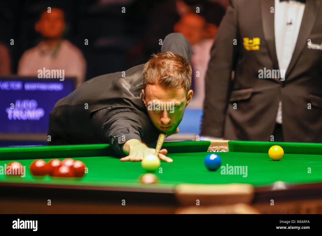 Glasgow, Ecosse, Royaume-Uni. 14 décembre 2018. Quart de finale de la série BetVictor Accueil ONU Open écossais où Stuart Carrington prend sur Judd Trump à l'Emirates Arena, Glasgow. Crédit : Colin Poultney/Alamy Live News Banque D'Images